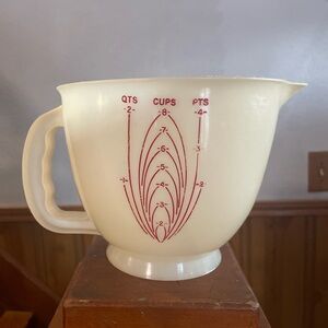 Vintage Tupperware Cream Measuring Pitcher with Red Markings 8 cups 2 Qts 4 pts.